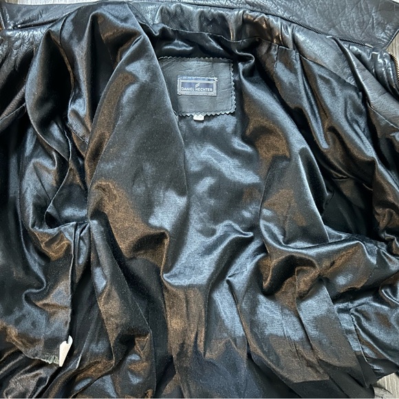 Black Vintage Moto Leather Jacket - Picture 4 of 8